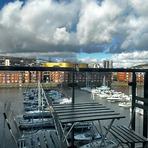 Apartment Coastline Nearby The, Swansea